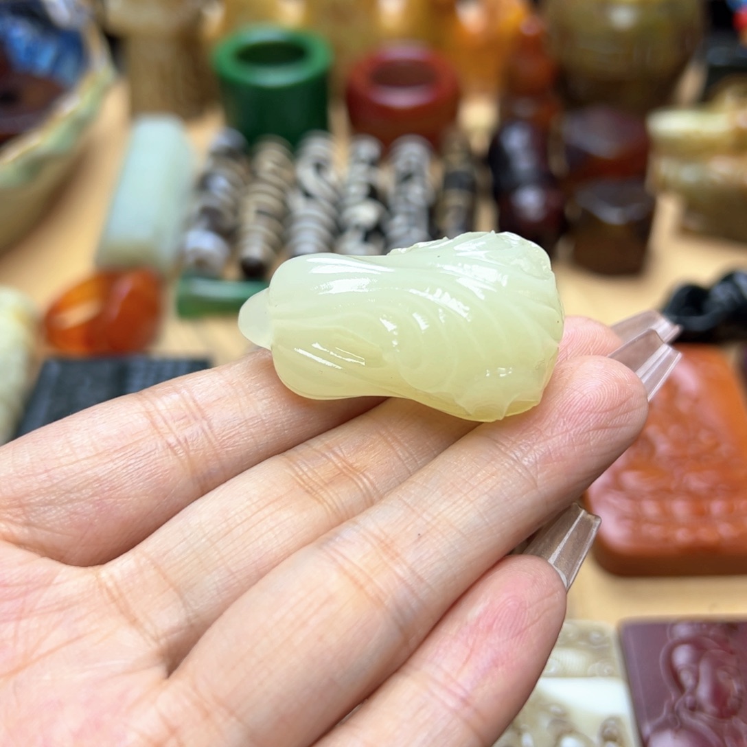 蛇纹石玉未镶嵌颈饰