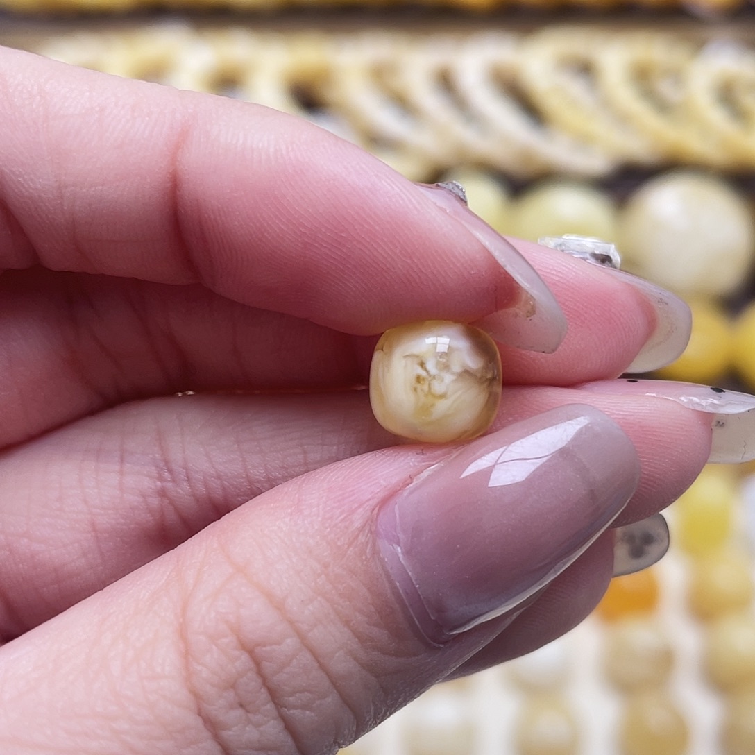 琥珀未镶嵌裸石9.4*8.6mm老型瑕