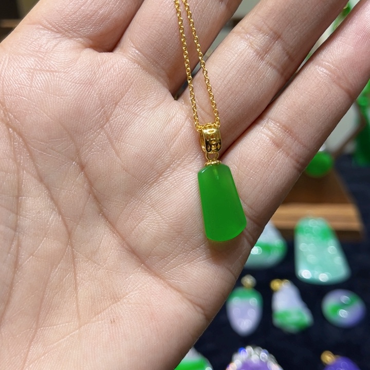 翡翠耳饰未镶嵌吊坠