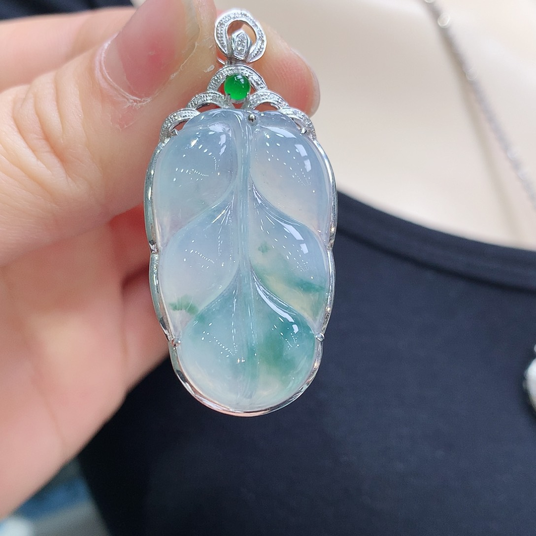 翡翠颈饰18K金镶嵌叶子