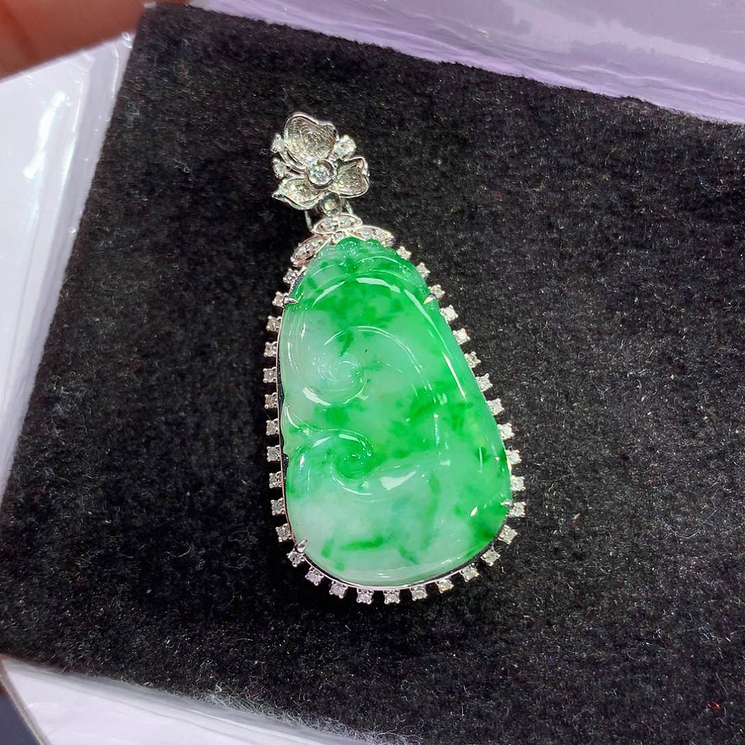 翡翠18K金镶嵌吊坠(赠链)