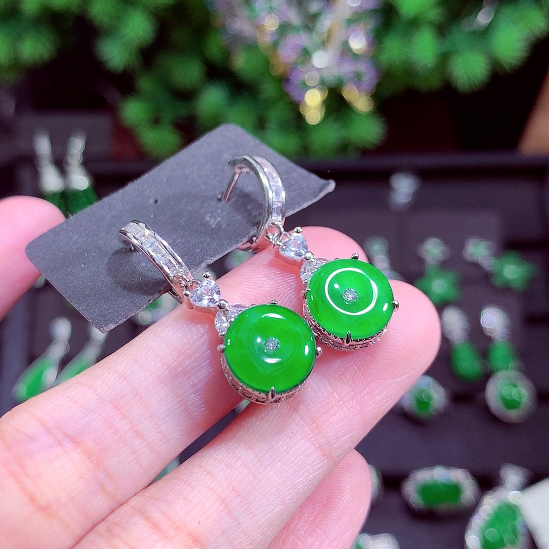 颈饰未镶嵌翡翠天然