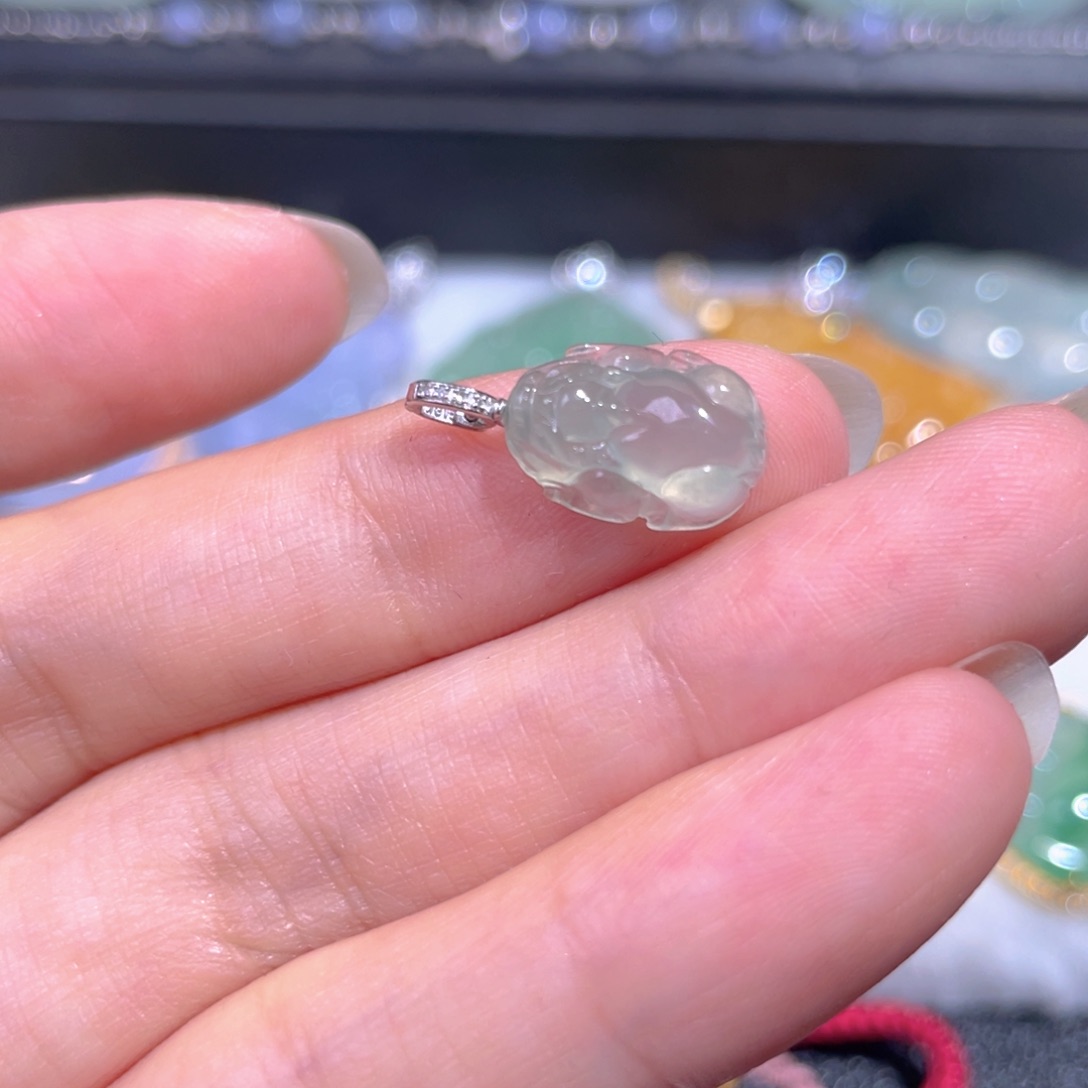 颈饰18K金镶嵌翡翠翡翠