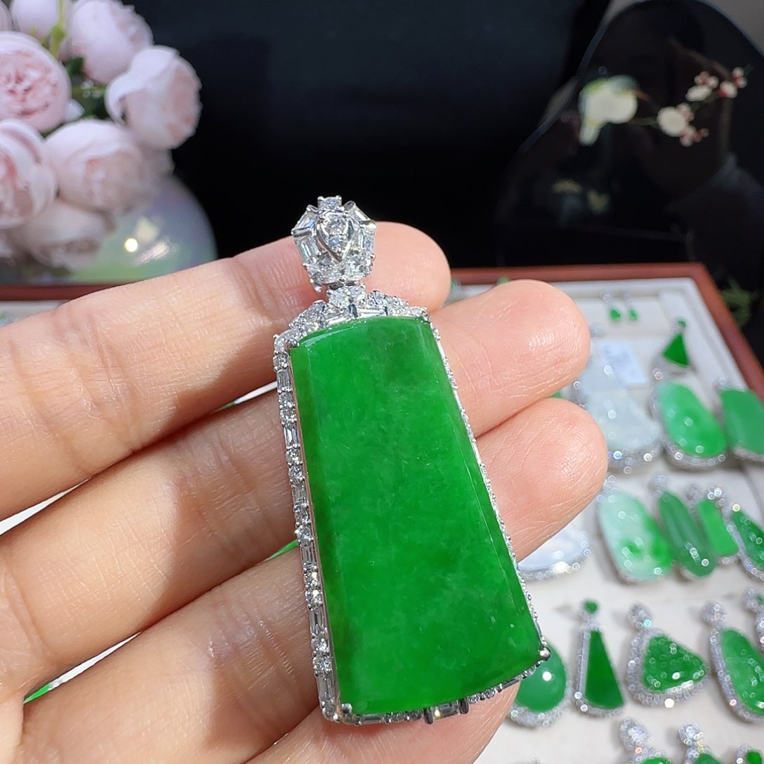 翡翠吊坠(不含链)18K金镶嵌