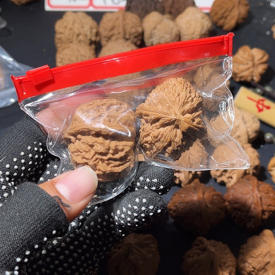 骑***生核桃白狮子福利文玩