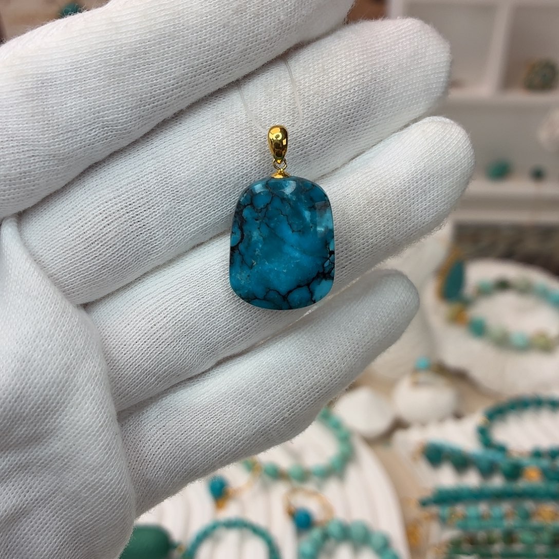 18K金镶嵌绿松石吊坠(不含链)