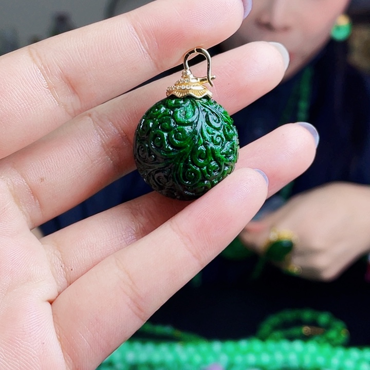 翡翠银S925镶嵌颈饰多样性