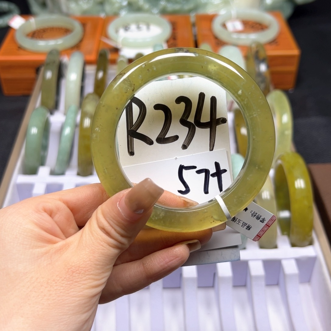 蛇纹石玉手镯未镶嵌