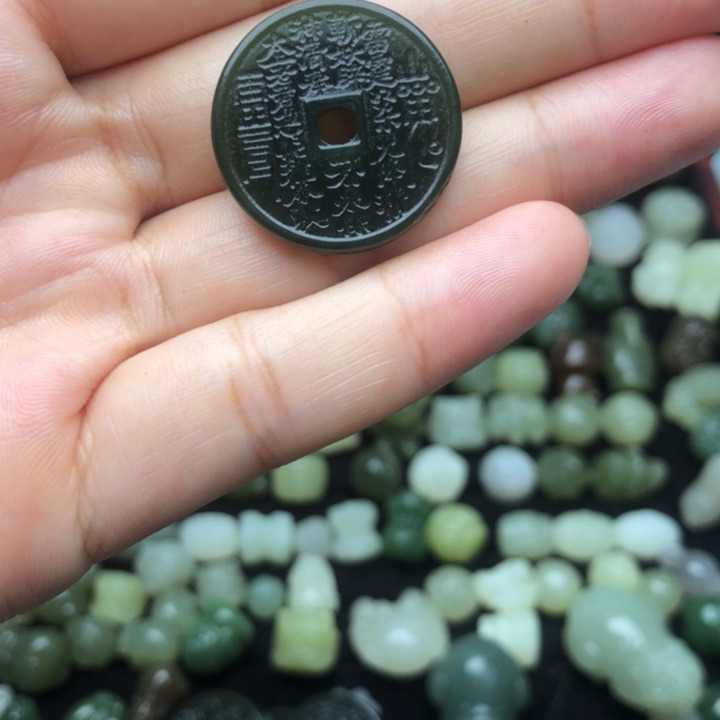 颈饰未镶嵌和田玉