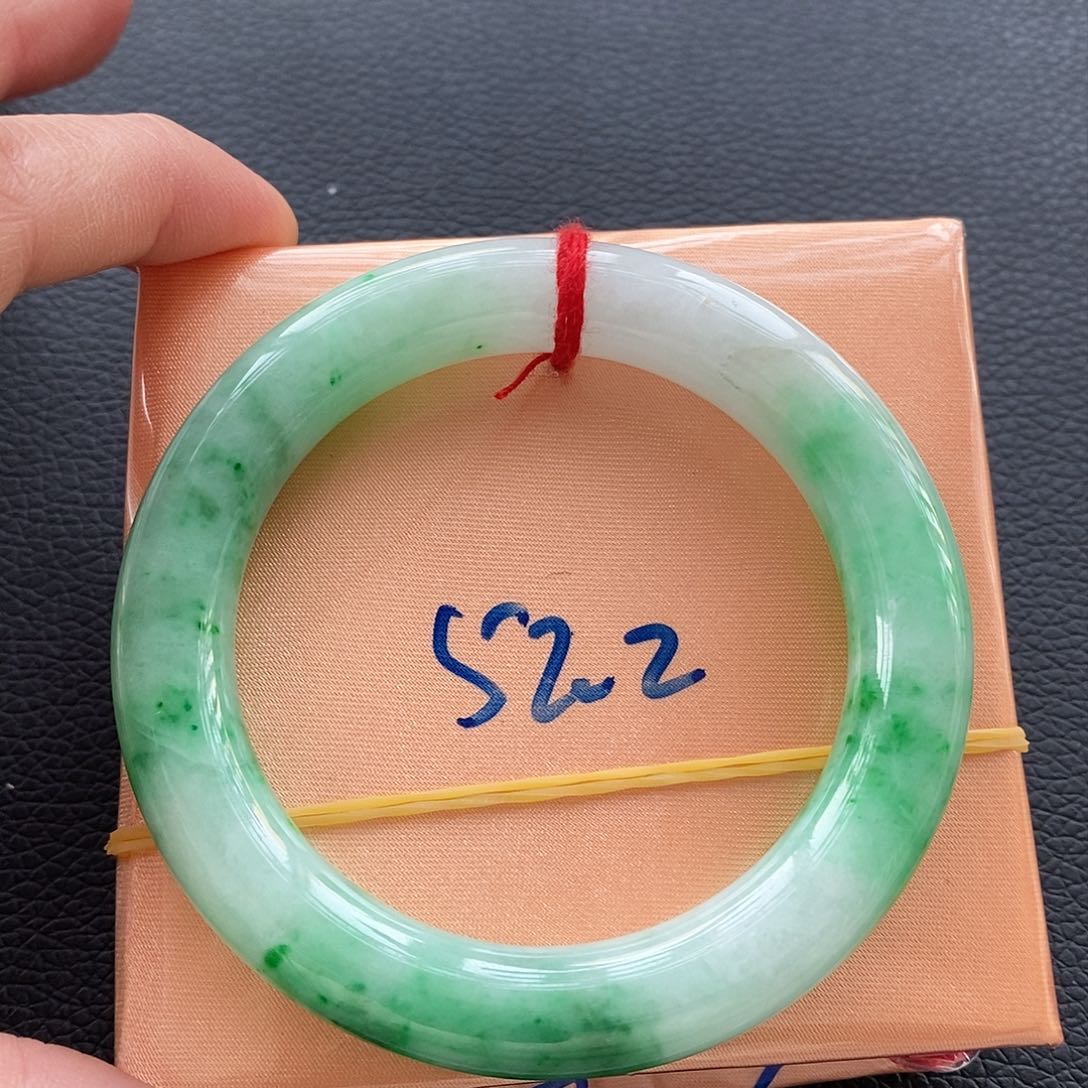 翡翠手镯未镶嵌21白底飘花圆条21