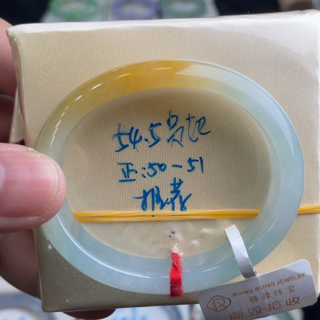 翡翠手镯未镶嵌翡翠手镯