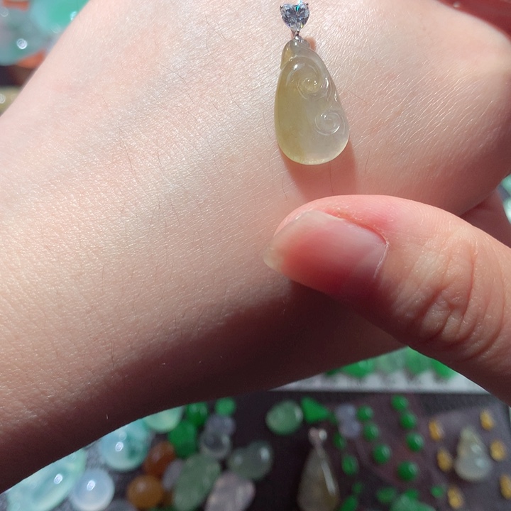 翡翠未镶嵌颈饰翡翠