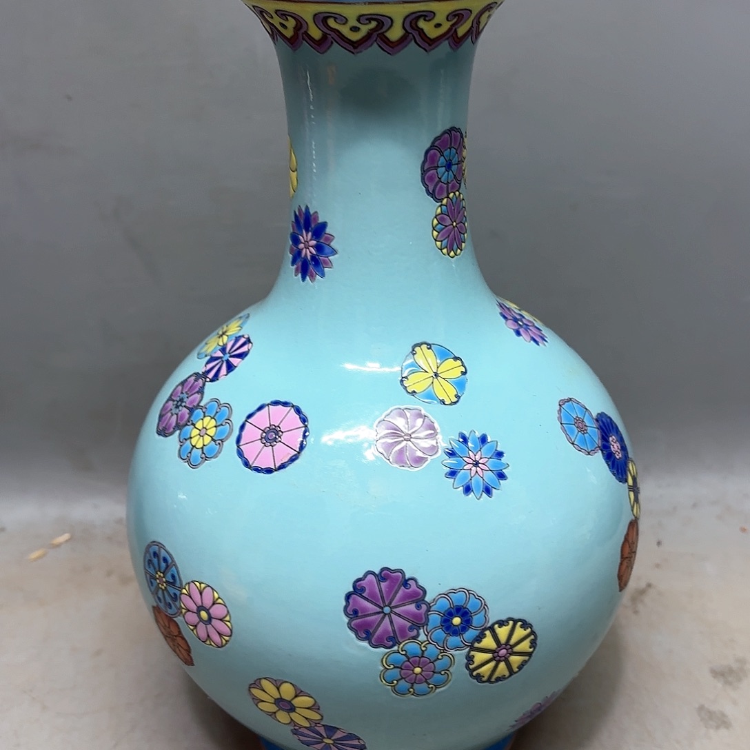 摆件人***。精品陶瓷工艺美术品摆件