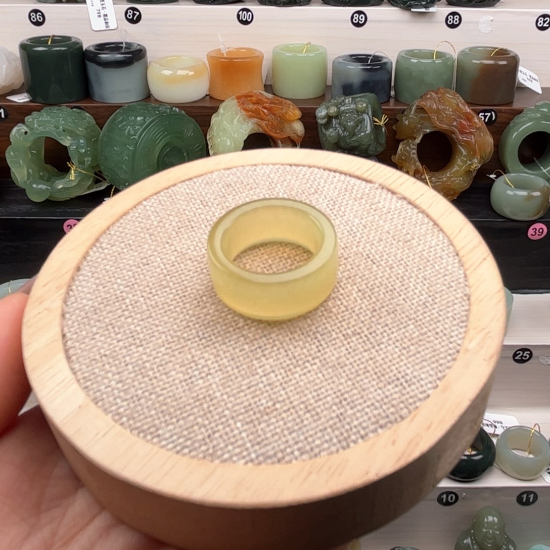 灰***布蛇纹石玉未镶嵌戒指