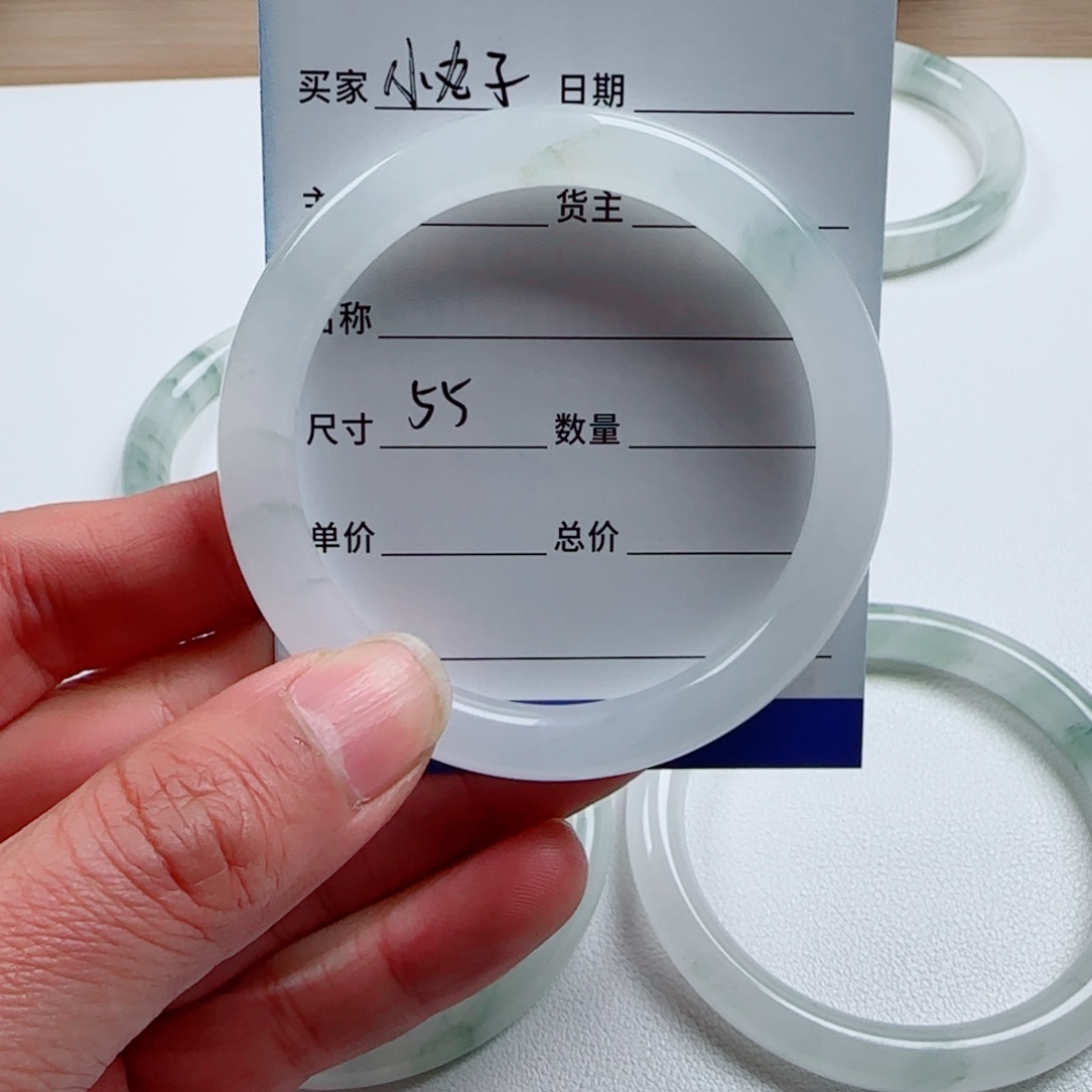 石英质玉手镯未镶嵌小*子