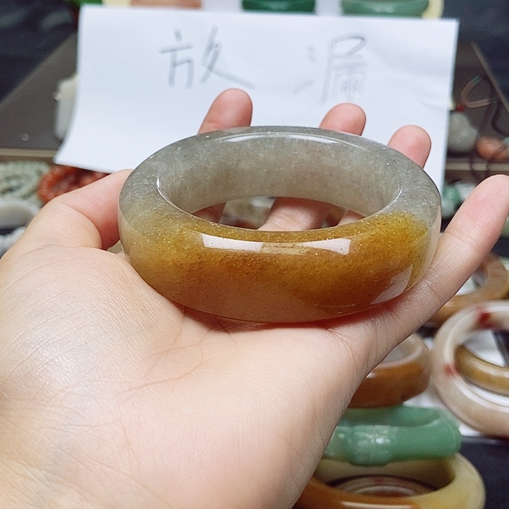 石英质玉手镯未镶嵌棉*