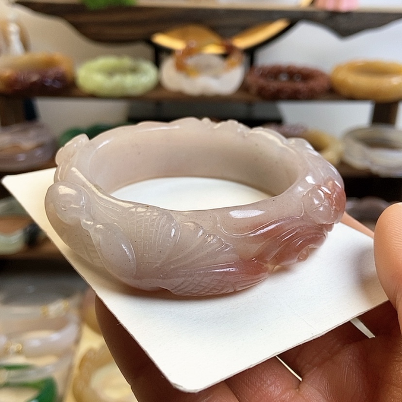 【闪购商品】石英质玉手镯未镶嵌55圈口喜上眉梢