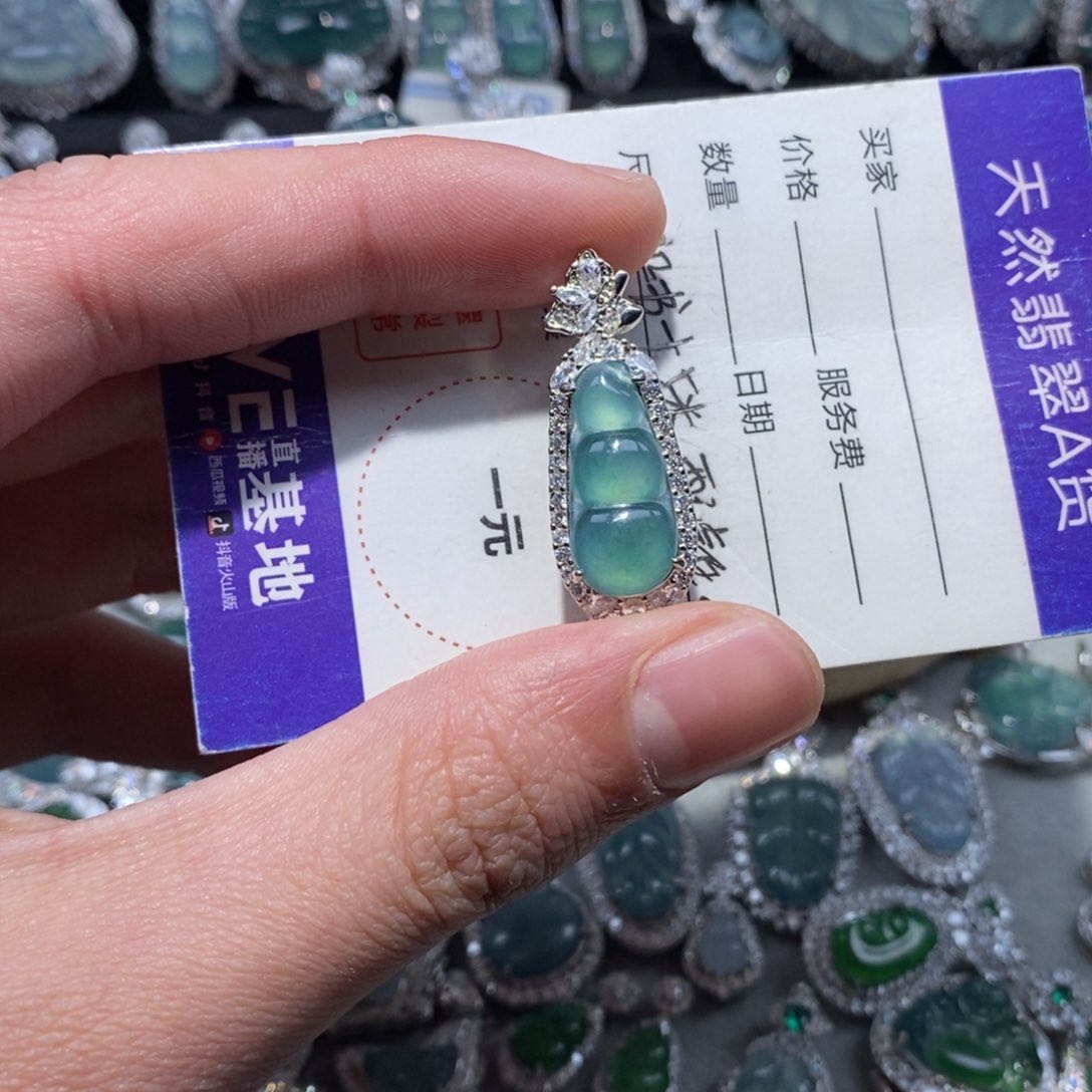 翡翠颈饰未镶嵌翡翠