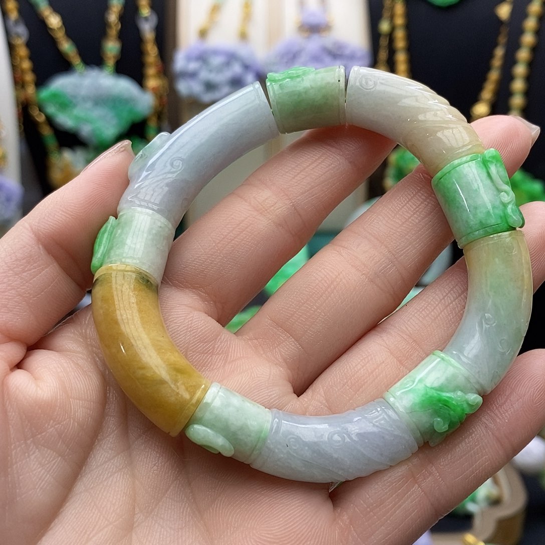 翡翠颈饰未镶嵌沐****?天然