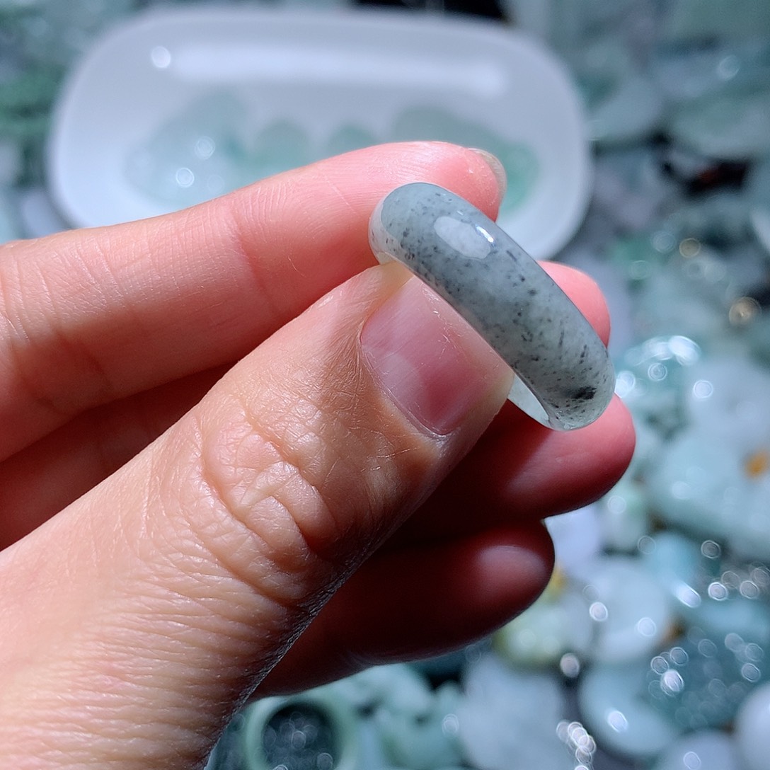翡翠颈饰未镶嵌4061。