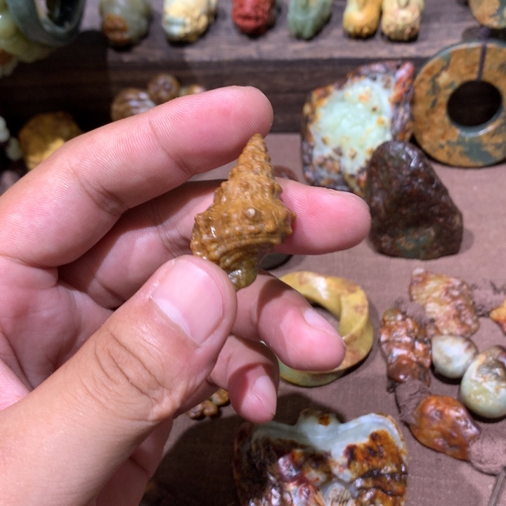 未镶嵌岫岩河磨玉（透闪石质玉）挂件