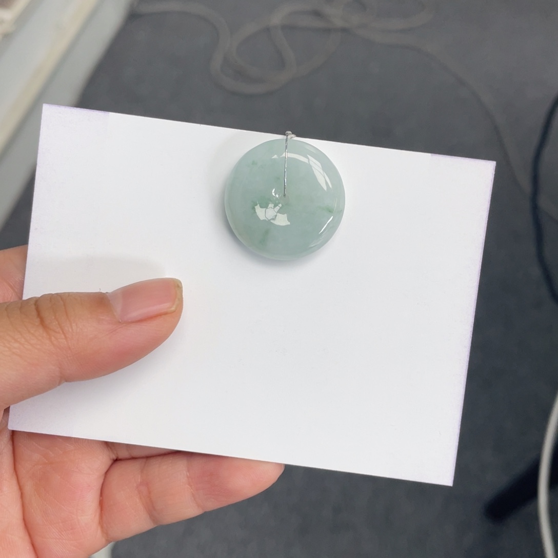 翡翠颈饰未镶嵌平安扣