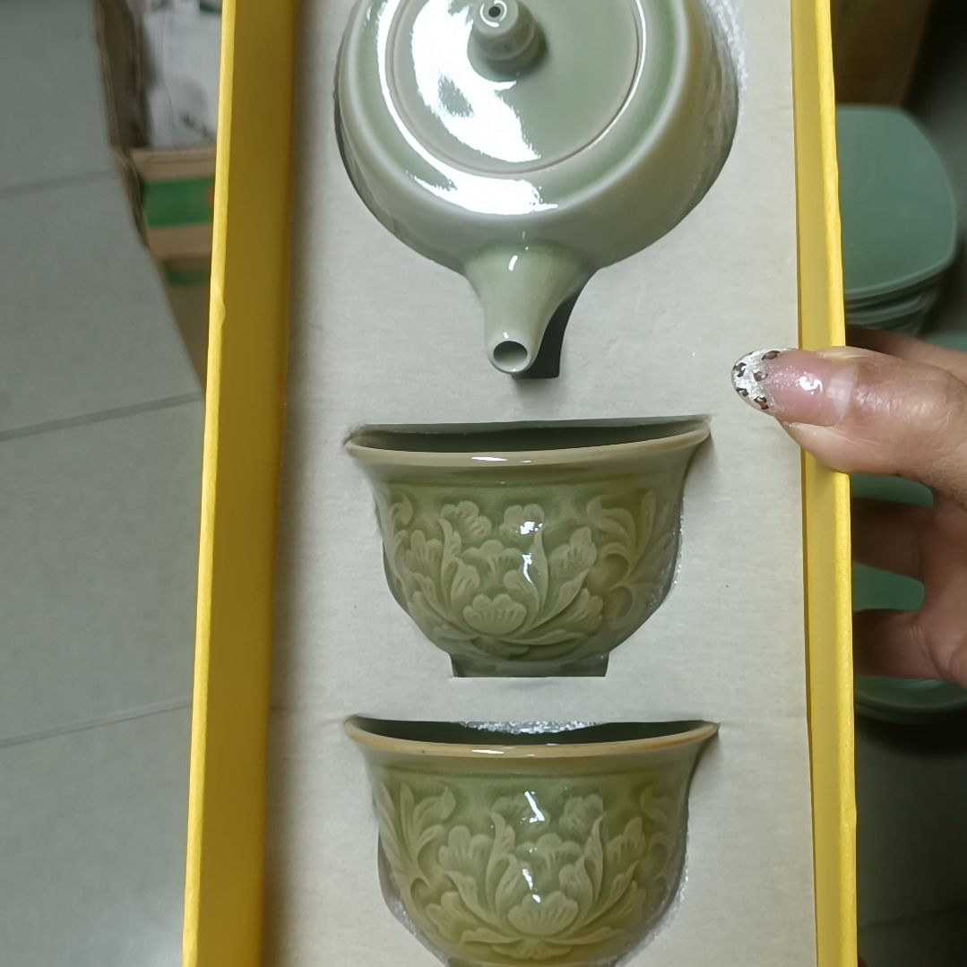 耀州窑青瓷山水汉锋壶微微瑕1件