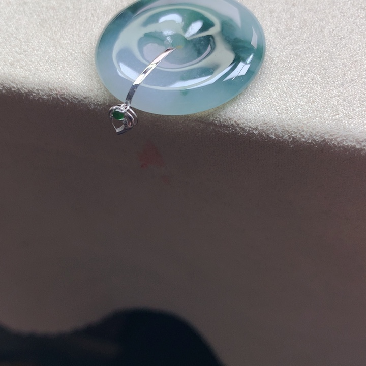 翡翠颈饰18K金镶嵌吊坠