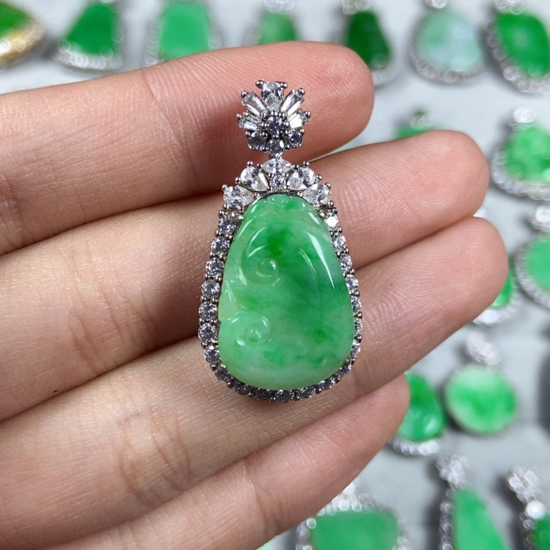 颈饰未镶嵌翡翠如意