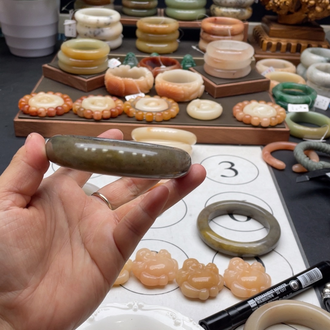 有***猫石英岩玉未镶嵌手镯