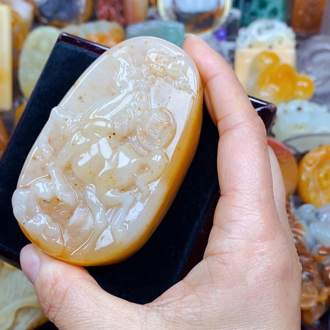 石英质玉未镶嵌颈饰