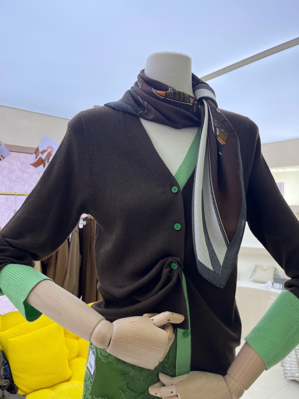76157常规款厚款宽松型气质衫服装常规条纹针织假两件