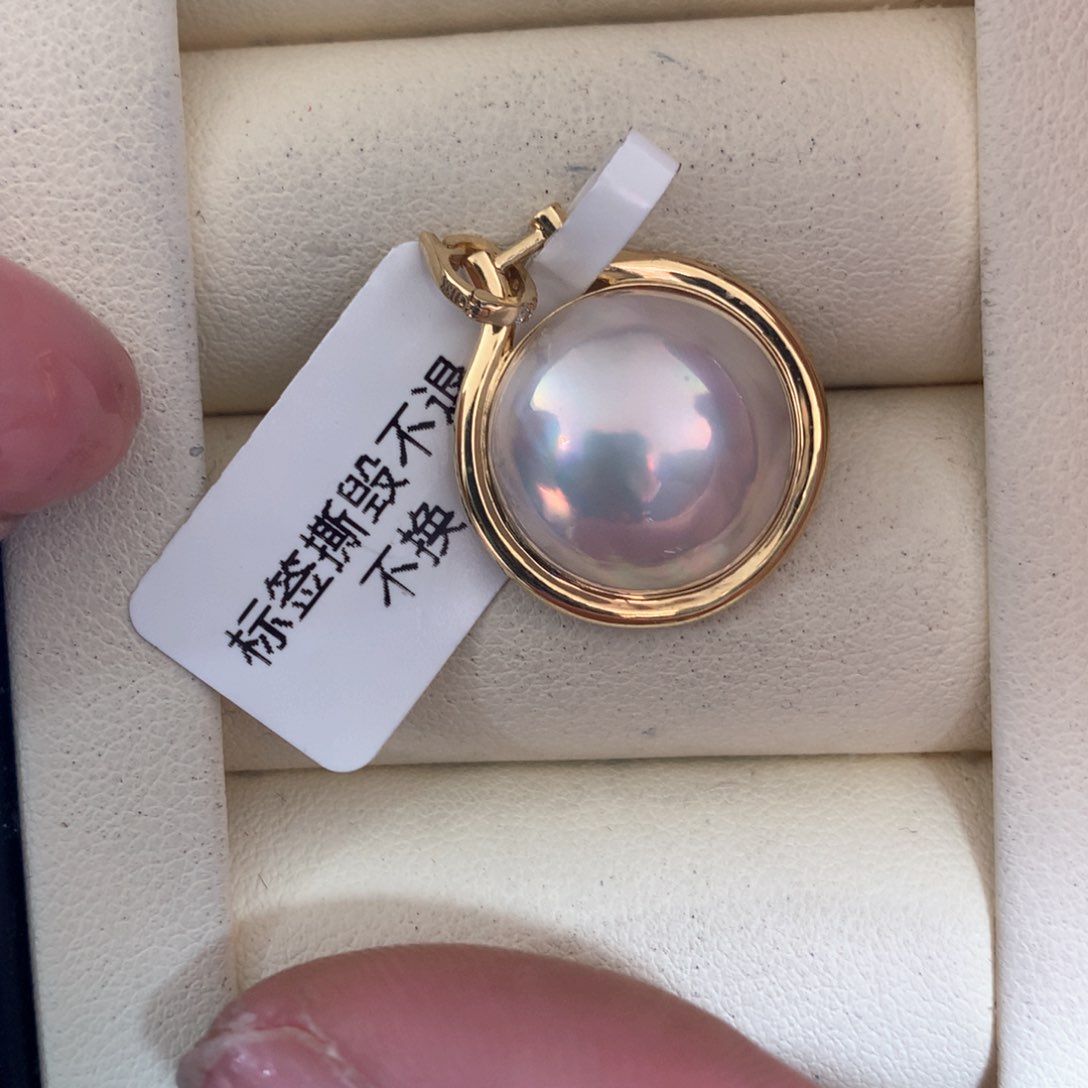 拼合珍珠（马贝珠）颈饰18K金镶嵌