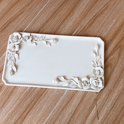 白瓷捏花盘子26厘米