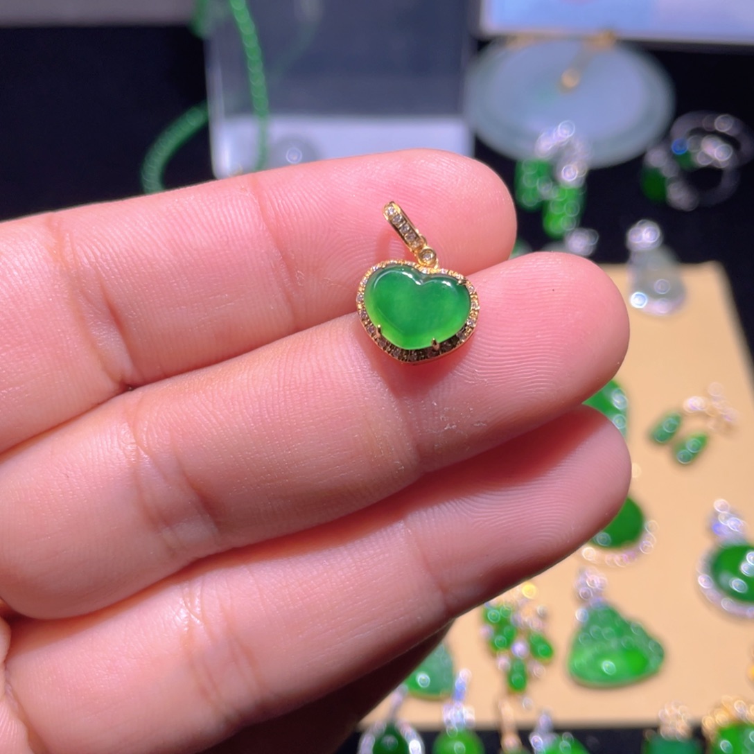 翡翠颈饰18K金镶嵌翡翠