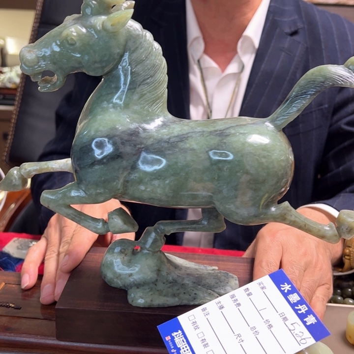 和田玉未镶嵌把件