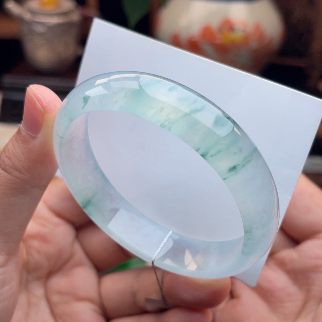 翡翠手镯未镶嵌正圈