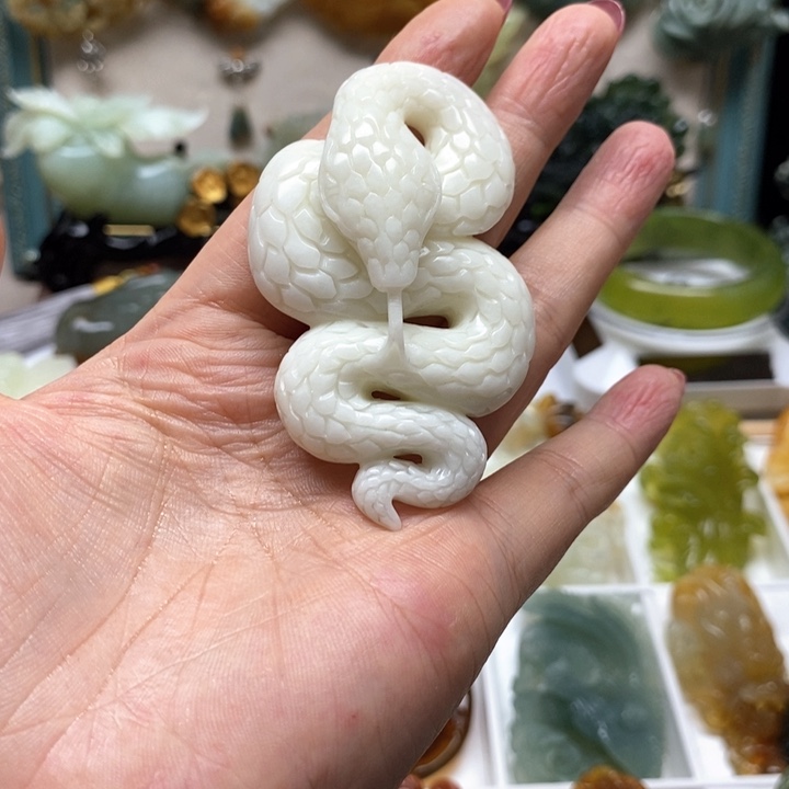 蛇纹石玉颈饰未镶嵌澄**江