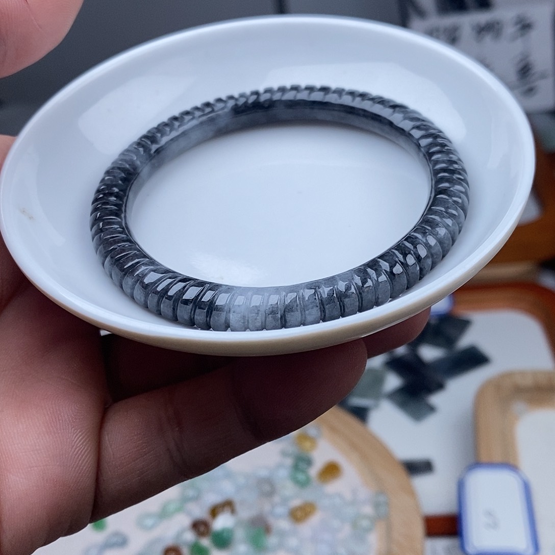 翡翠颈饰未镶嵌全镯