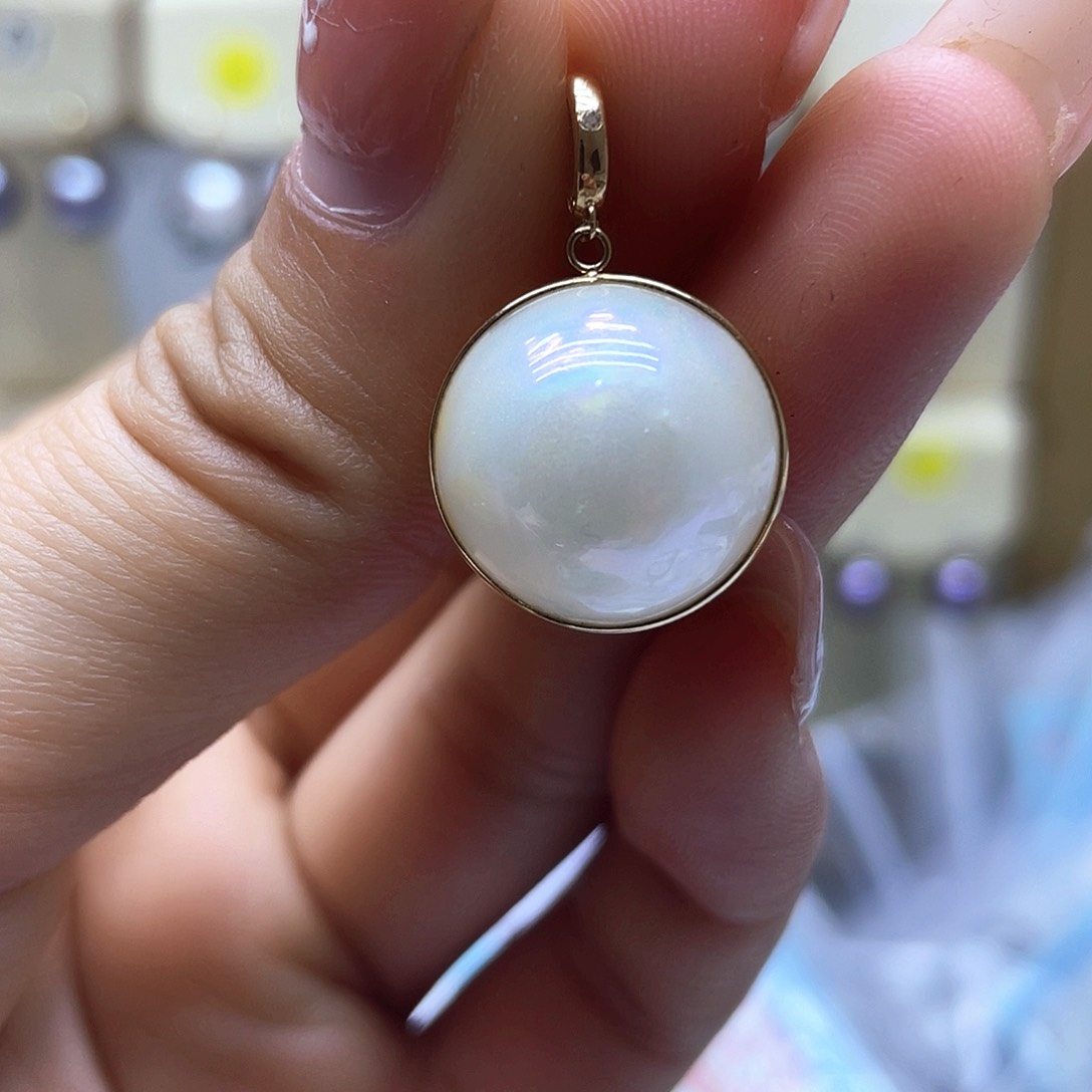 拼合珍珠（马贝珠）颈饰18K金镶嵌