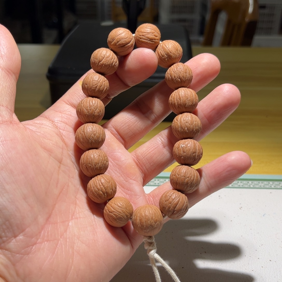 猴头核桃吊坠手持