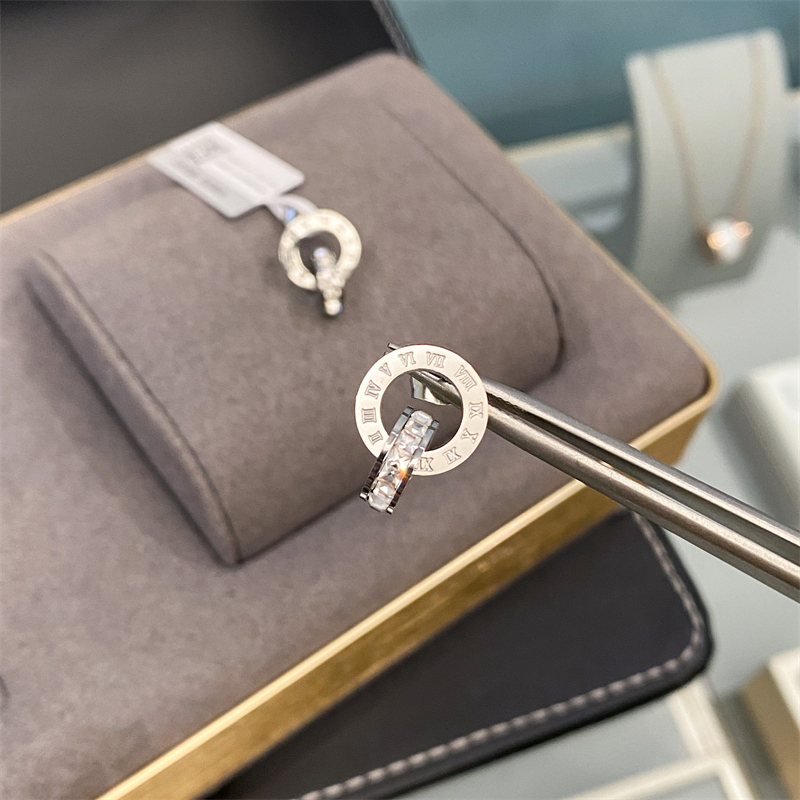 钛钢锆石耳饰 银色  罗马数字镶钻双环耳钉E1362