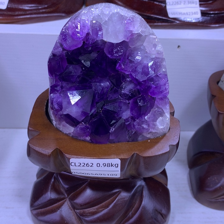 织绣乌拉圭紫水晶