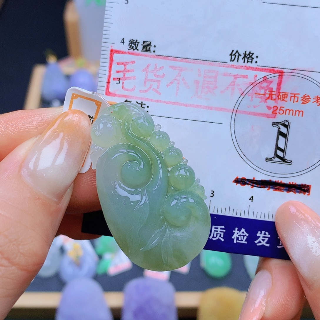 翡翠未镶嵌颈饰翡翠