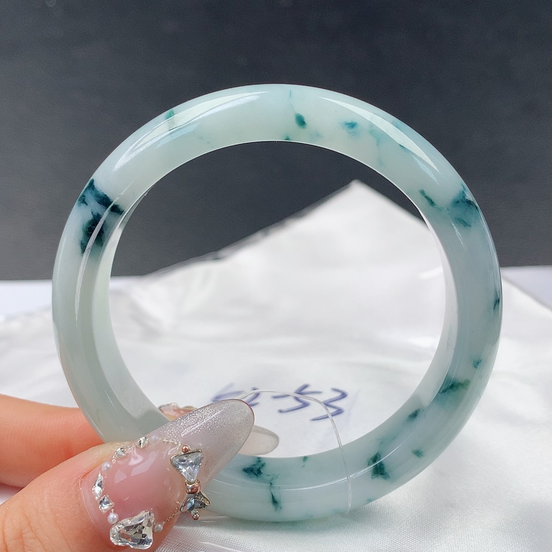 翡翠手镯未镶嵌68正52.8