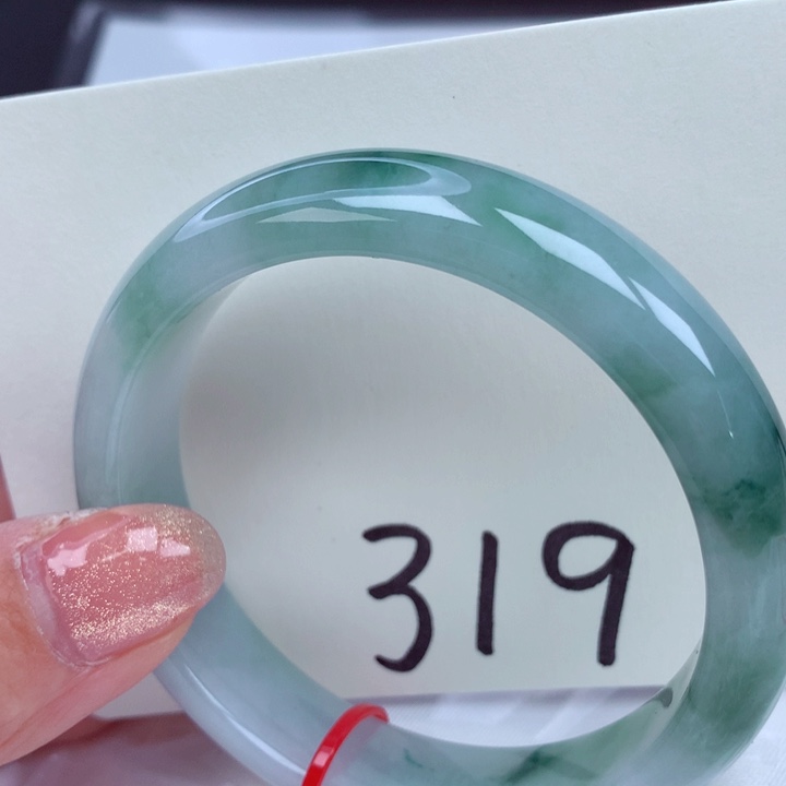 翡翠手镯未镶嵌翡翠