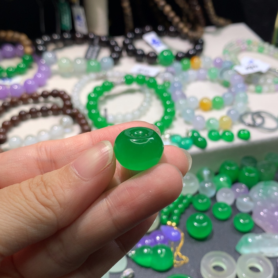 满***绿时尚简约冰绿胖鼓珠