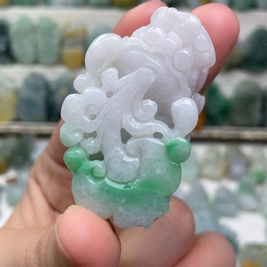 翡翠未镶嵌吊坠(赠链)