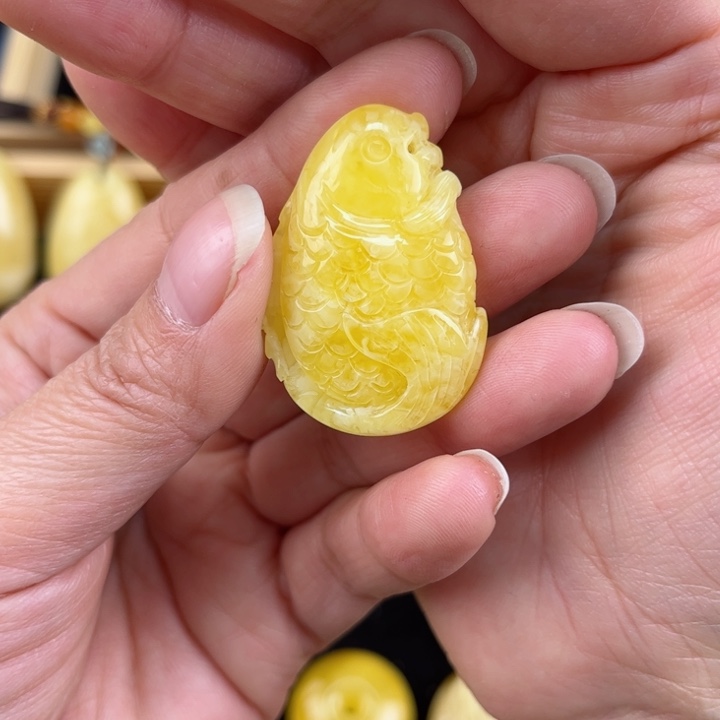 琥珀裸石未镶嵌琥珀