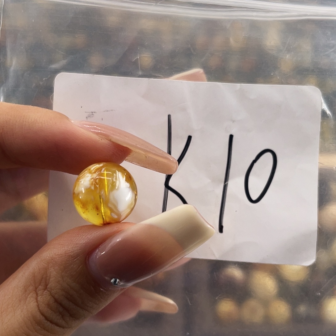 孙****琥珀未镶嵌裸石12.8福利